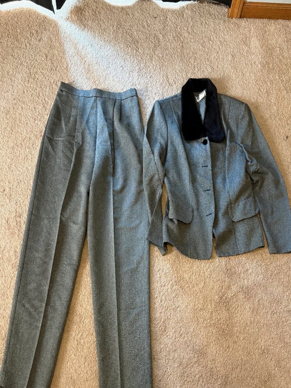 Vintage Taylor G Dallas Gray Tweed Faux Fur Collar Pantsuit Size 10